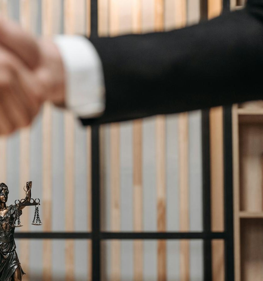 Handschlag nach einem klärenden Beratungsgespräch